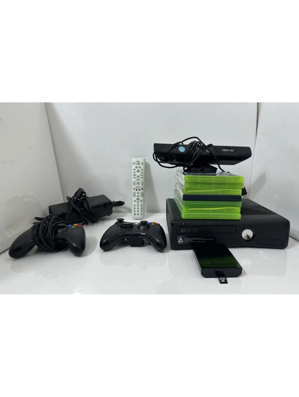 Microsoft Xbox 360 S 250GB Slim Console Kinect Bundle 7 Games 2 Controllers Lot